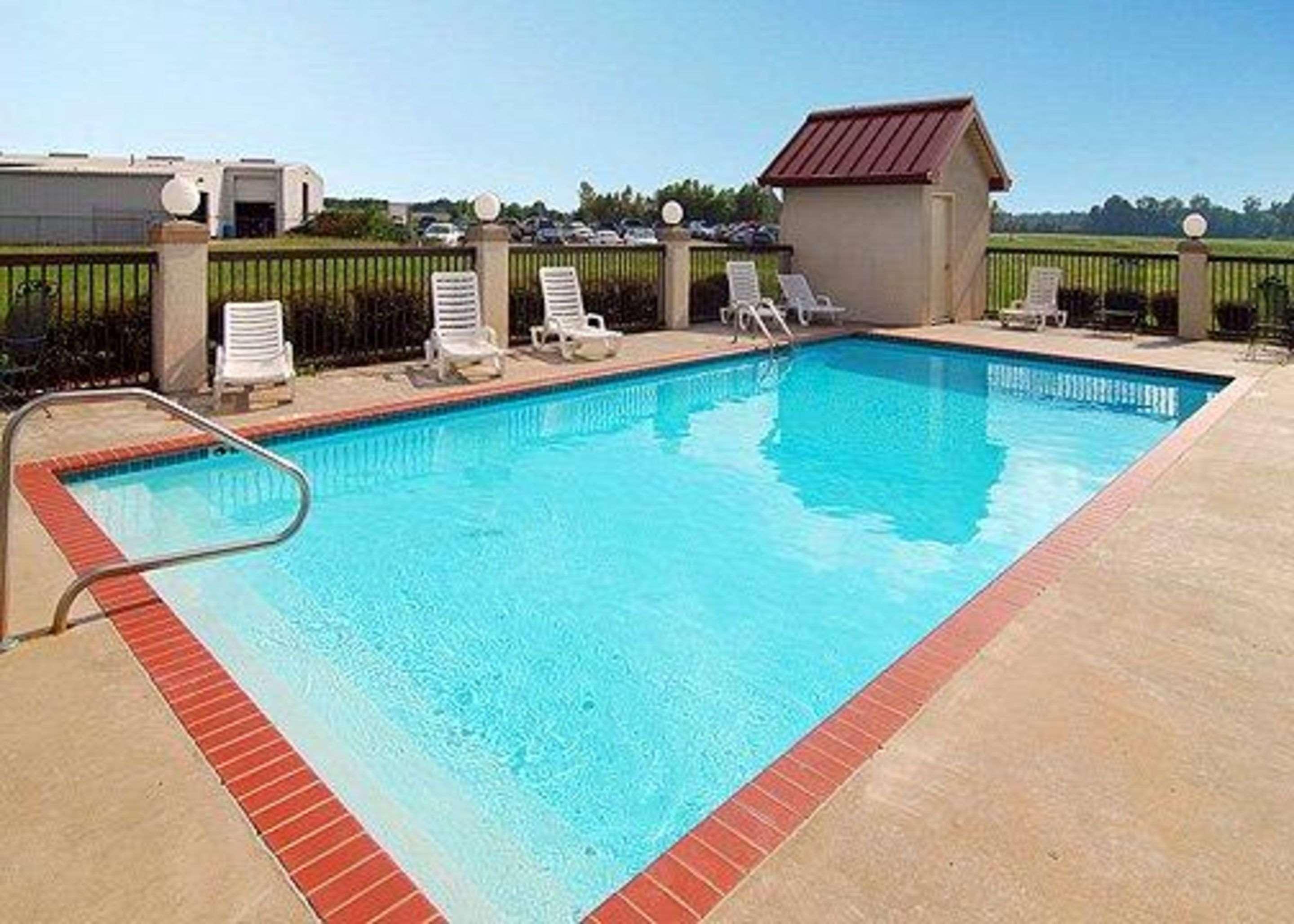 Quality Inn & Suites Pine Bluff Εξωτερικό φωτογραφία