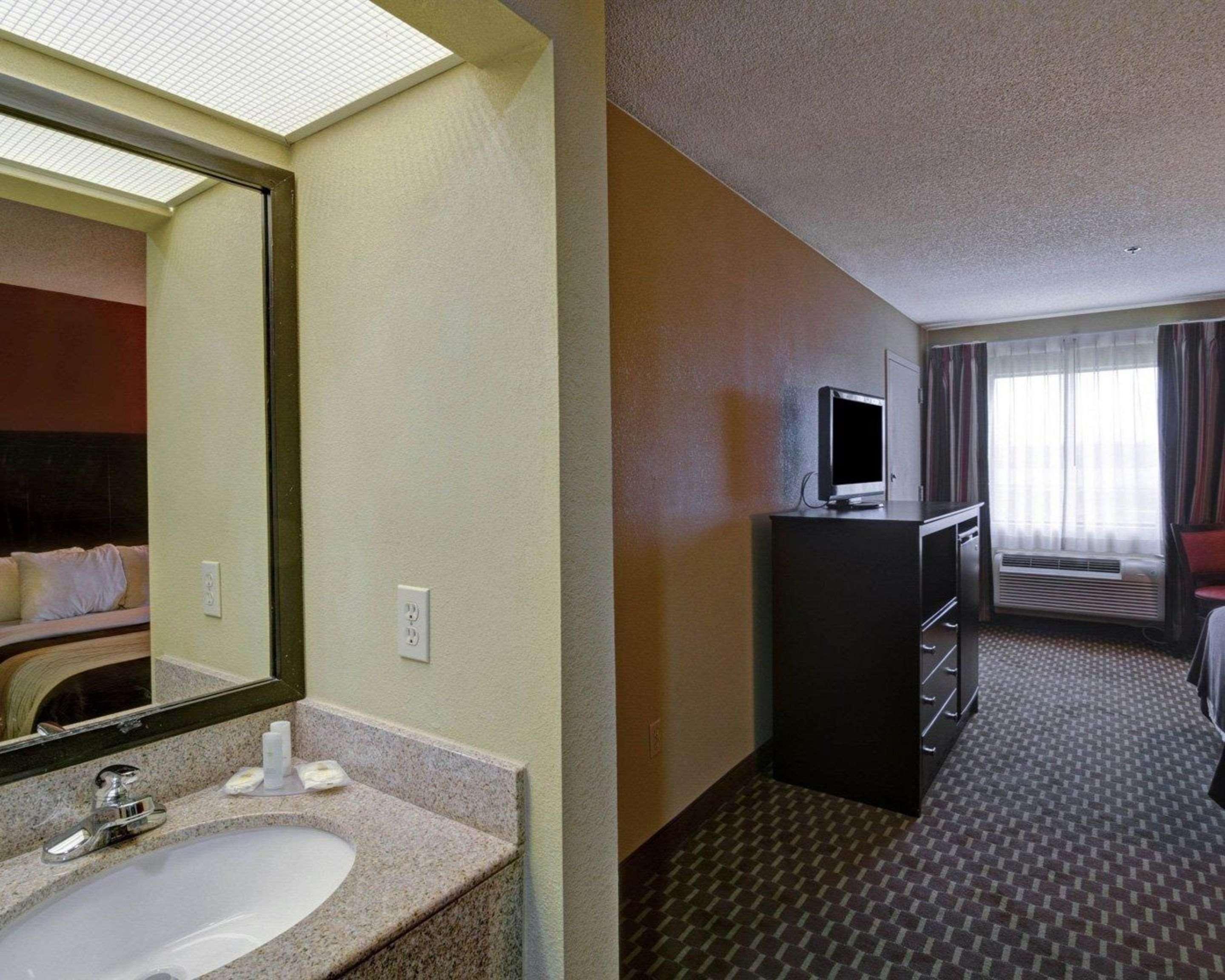 Quality Inn & Suites Pine Bluff Εξωτερικό φωτογραφία